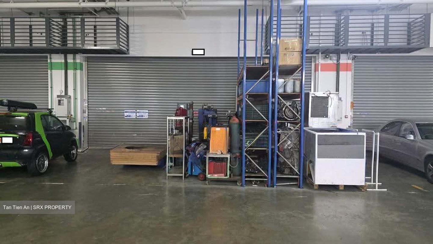 Carros Centre (D25), Factory #635425531